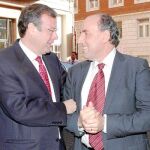 El consejero de Fomento de la Junta de Castilla y León, Antonio Silván, y José María Hernández, durante la Jornada sobre Inspección de Edificios