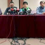 Los representantes de la Izquierda Abertzale (de izda. a dcha.) Miren Legorburu, Txelui Moreno, Marian Beitialarrangoitia y Rufi Etxeberria, durante la rueda de prensa que han ofrecido hoy en San Sebastián con motivo del alto el fuego anunciado por la ban
