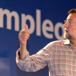 Rajoy critica que Rubalcaba quiera ahora un impuesto que ya quitó