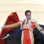 Cortés cortó sendas orejas para salir de Burgos en volandas