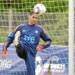 Fernando Hierro, director deportivo de la Federación, volvió a ponerse el chándal de la Selección y se entrenó con el grupo por una apuesta con Luis Milla si el equipo llegaba a la final