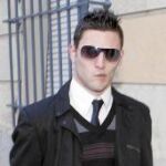 Samuel sueña con ser modelo y en el Juzgado actúa como si se ejercitara ante el espejo antes de comparecer