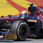 Jaime Alguersuari, ayer, durante los primeros entrenamientos en Interlagos, escenario este fin de semana del GP de Brasil