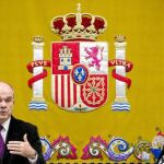 Manuel Chaves y Mar Moreno, ayer, en Málaga, firmaron la transferencia de competencias
