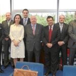 Los participantes en la mesa redonda de LARAZÓN: de izquierda a derecha: Roby Saíd, director de Atisae; Cesar Llorente, de Toyota; Marta Peraza, directora del Salón de V. O.; Alberto Rivas, de Mercedes Benz; Juan Antonio Dánchez Torres, presidente de Gan