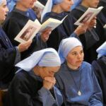 La madre Verónica María junto a las 176 hermanas