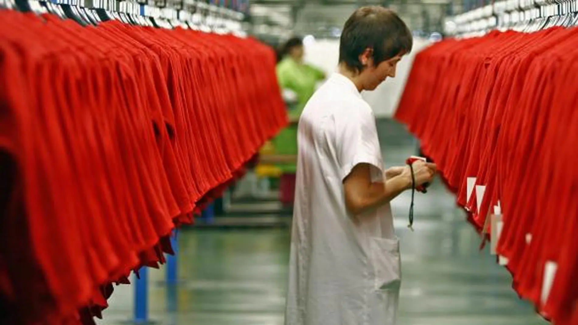 Inditex fabricará, máscaras, guantes, gafas protectoras, gorros, calzas y protectores faciales.