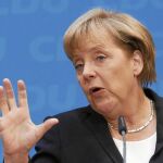 La canciller Angela Merkel rechaza que Grecia salga del euro, «sería peligroso»
