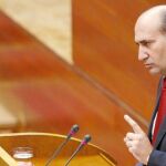 El conseller de Economía, Enrique Verdeguer, durante su comparecencia de ayer en Les Corts