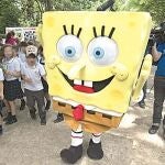 Los niños ayudan a Bob Esponja a reducir el CO2 en el planeta
