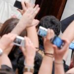 Benedicto XVI, ayer en Castel Gandolfo rodeado de jóvenes peregrinos de la JMJ