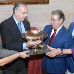 La falta de inversión privada deja a la ciudad «a contrarreloj» para el Mundial