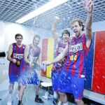 grimau, navarro, ricky rubio y sada celebran con champán en el vestuario el triunfo en la Copa del Rey