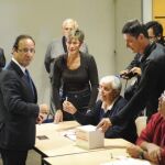 Hollande, máximo favorito, en el momento del voto