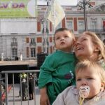 MAREA VERDE Leonor y Fran acudirán con toda su familia: el mayor tiene 9 años y la pequeña, acaba de cumplir uno