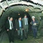 Los socialistas Óscar López, Julián Simón de la Torre y Vaier Fernández recorren el Museo de la Minería en Asturias