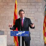 El presidente de la Región de Murcia, Ramón Luis Valcárcel, junto a su homólogo de Cataluña, Artur Mas y, de Valencia, Alberto Fabra, tras el encuentro que mantuvieron ayer en Barcelona