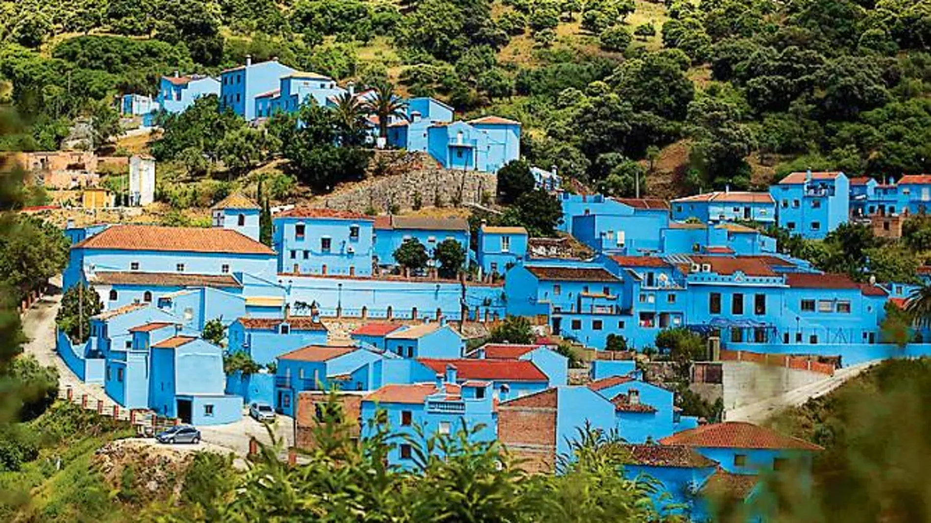 Así luce Júzcar, tras su transformación en «pueblo pitufo»