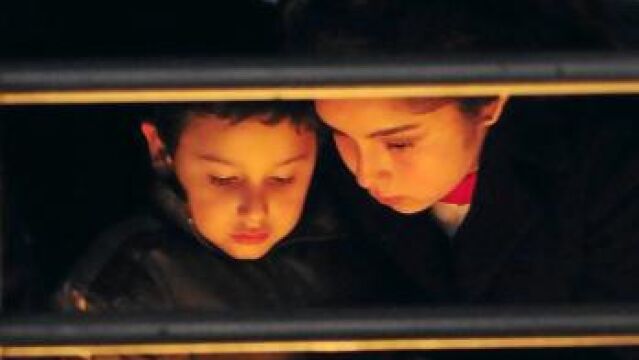 Las oficinas de la televisión chilena se llenaron de velas en señal de luto