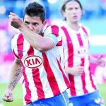 Agüero celebra un gol con la camiseta del Atlético de Madrid
