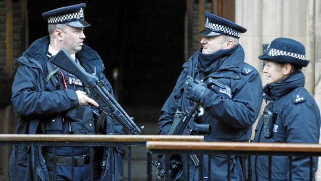 El Gobierno británico ha reforzado en los últimos meses la seguridad y se mantiene al tanto de los movimientos islamistas en Pakistán