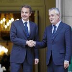 Rodríguez Zapatero y José Antonio Griñán, ayer durante su encuentro en La Moncloa