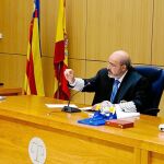 El secretario de la Sala de lo Civil y lo Penal del TSJ fue el encargado de extraer la bolita que determinó los nombres de los 36 preseleccionados
