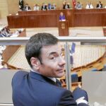 Tomás Gómez ha protagonizado el primer conflicto en la Asamblea antes de tomar posesión de su acta de diputado