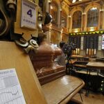 El Ibex sube el 2,95 % por la recuperación del mercado de deuda