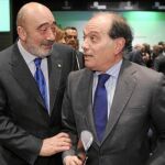El presidente de Caja de Burgos, José María Arribas, junto al vicepresidente económico, Tomás Villanueva