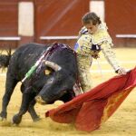 César Jiménez da un natural, ayer, en Almería