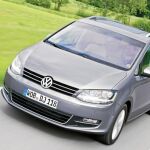 Gran espacio interior en el VW Sharan. Sus puertas se deslizan sobre los laterales