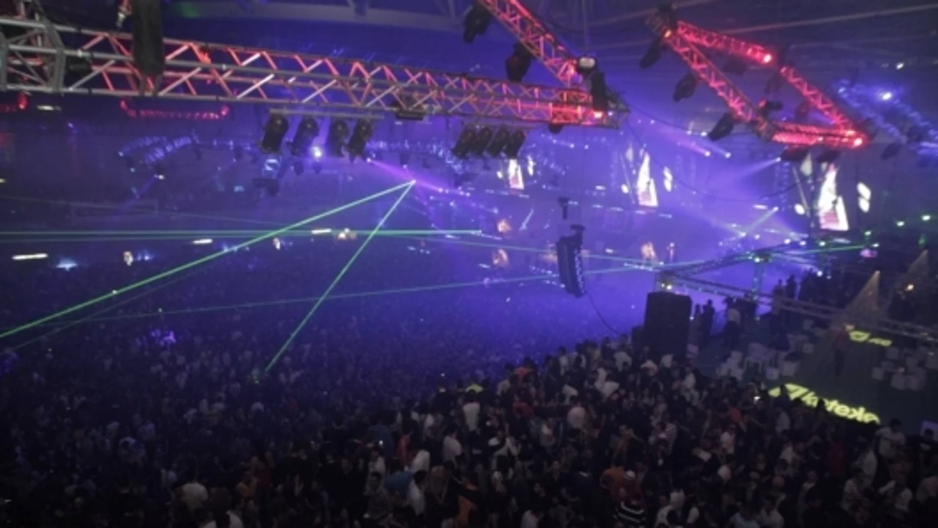En algunos bares y discotecas los menores beben