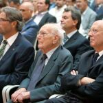 Fotografía de archivo del 10/9/10 del que fuera líder de Esquerra Publicana de Cataluña (ERC) y primer presidente del Parlamento catalán tras la transición, Heribert Barrera (c), que ha falleció a los 94 años.