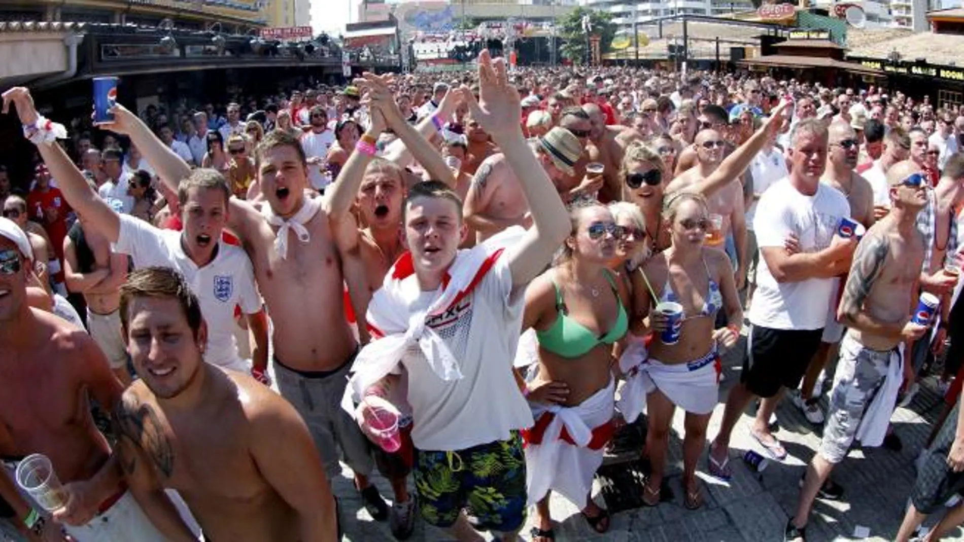 Turistas británicos en la zona de Magaluf