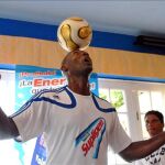 185 cabezazos al balón en solo 30 segundos