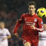 Imagen de archivo tomada el 20 de noviembre de 2010 que muestra al jugador del equipo inglés del Liverpool, Fernando Torres