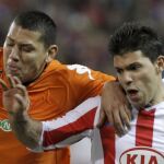 Agüero y Maduro en un lance del partido