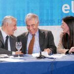 Javier Arenas, junto a Luis Marín Sicilia y Rosario Soto, ayer en un acto en Sevilla sobre urbanismo