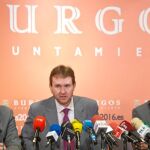 El alcalde de Burgos, Javier Lacalle, junto a los concejales Ángel Ibáñez y Eduardo Villanueva