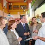 El portavoz de la oposición inició una recogida de firmas para instar a Zoido a que la obra del metro empiece en Pino Montano