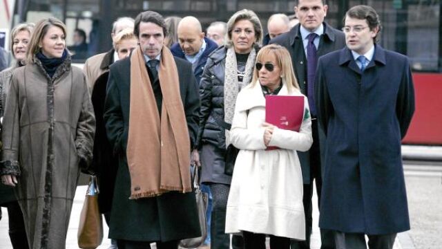 Fernández Mañueco, Isabel Carrasco, Aznar y Dolores de Cospedal, antes de inaugurar la Cumbre en el Exterior