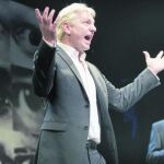 El actor Darren Weller, en un momento de la obra estrenada al público el jueves
