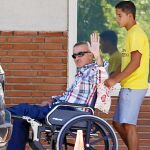 El torero, ayudado por su hijo José Fernando