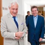 El consejero de la Presidencia, José Antonio de Santiago-Juárez, charla con el presidente del Tribunal Superior de Justicia, José Luis Concepción