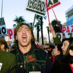 Javier Bardem en una de las manifestaciones contra la guerra de Irak