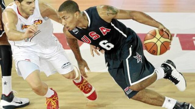 José Manuel Calderón se lesionó en una acción junto a Derrick Rose