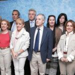 El candidato del PP a la Alcaldía de León, Emilio Gutiérrez, con su equipo