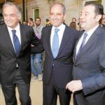 En el frugal copetín que se produjo tras la toma de posesión con el Esteban González Pons y Gerardo Camps