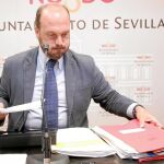 El portavoz del Gobierno municipal, Francisco Pérez, momentos antes de su comparecencia